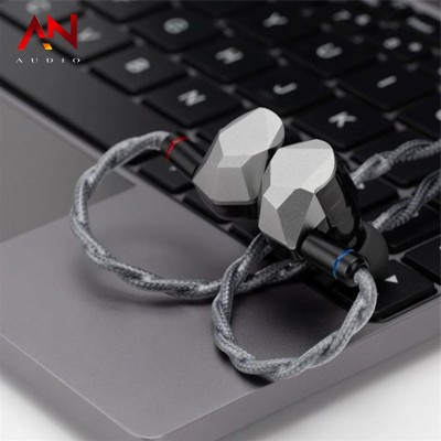 So sánh tai nghe có dây và không dây cho người nghe nhạc nghiêm túc